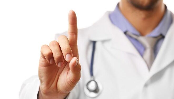 zdravnik svari pred pogostim zdravljenjem stopal z lokalnimi antimikotiki